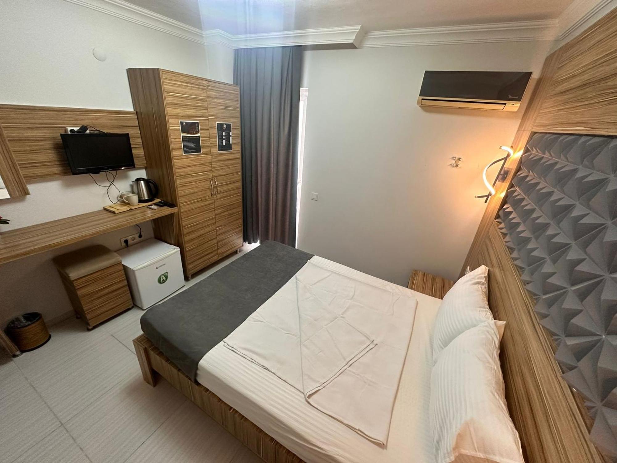 Royal Ezel Hotel Antalia Esterno foto