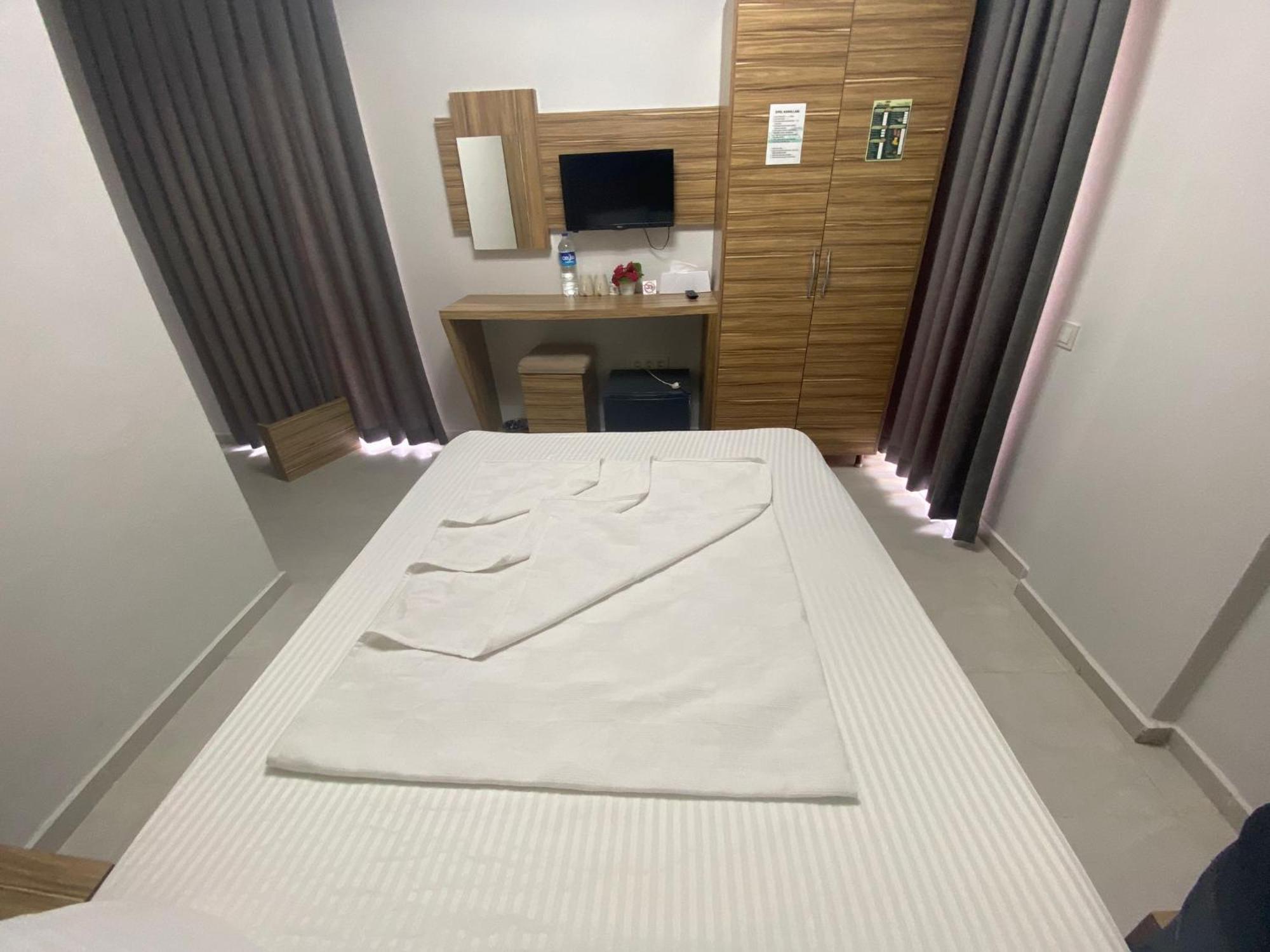 Royal Ezel Hotel Antalia Esterno foto